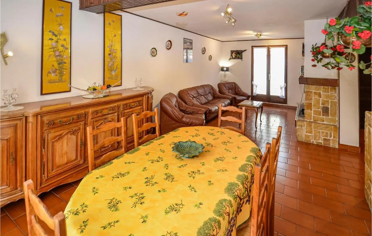 Nice Home In Saint Cannat With Wifi 0*, Saint-Cannat
