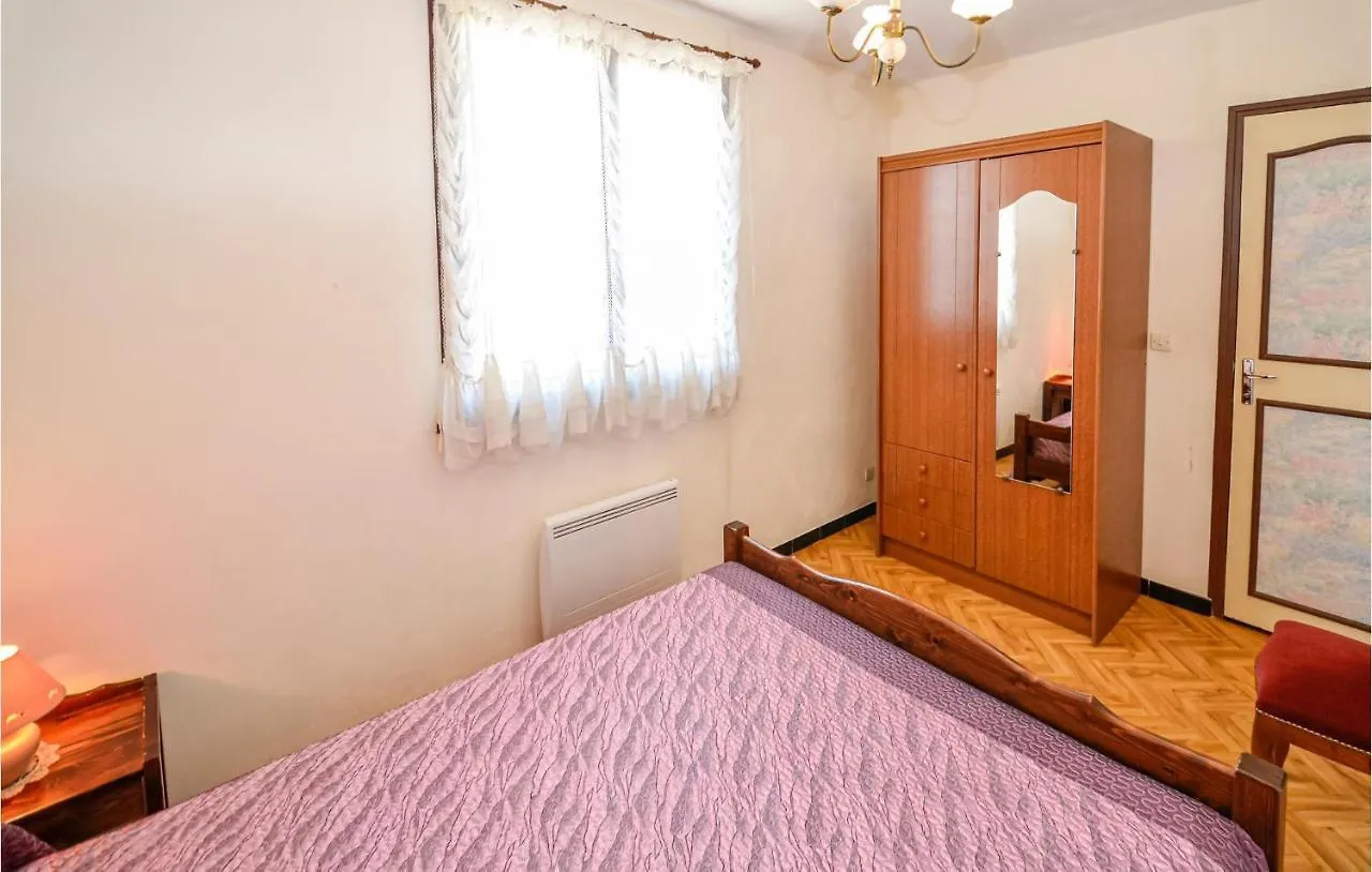 Nice Home In Saint Cannat With Wifi 0*, Saint-Cannat France